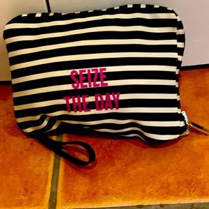 Kate spade duffel that folds up